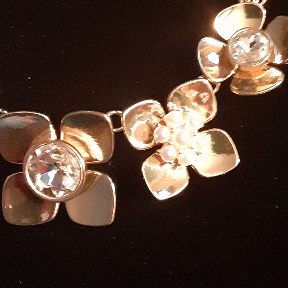 ANN TAYLOR FACTORY GOLD STATEMENT NECKLACE - Picture 5 of 8